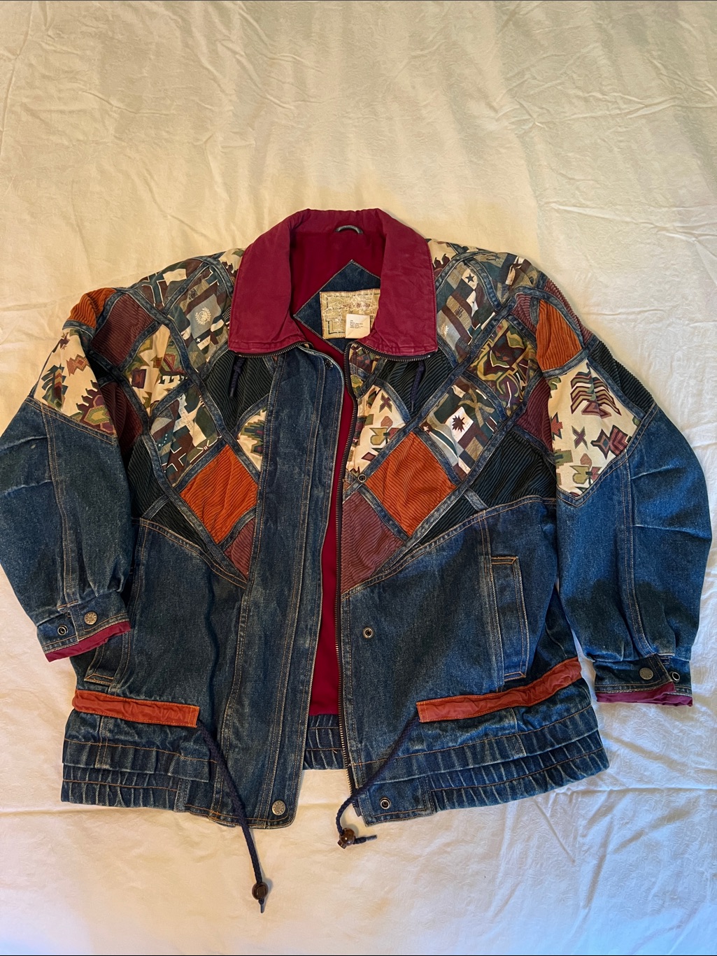 Vintage-Inspired Patchwork Denim Jacket With Maroon Collar